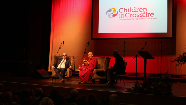 Sua Santità il Dalai Lama al Millennium Forum di Derry, Irlanda del Nord, 10 settembre 2017. (Foto di Lorcan Doherty)