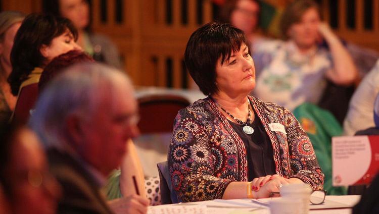 Il pubblico del Millennium Forum, durante la conferenza “Educare il cuore” organizzata dalla ONG Children in Crossfire, a Derry, Irlanda del Nord, 11 settembre 2017. (Foto di Lorcan Doherty)