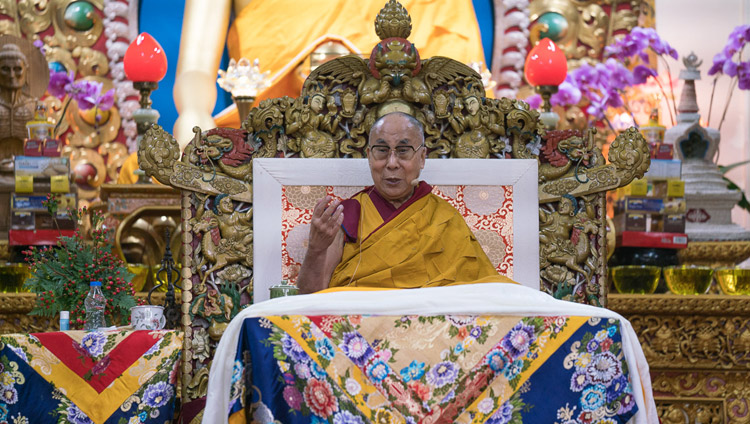 Sua Santità il Dalai Lama durante gli insegnamenti presso il Tempio Tibetano Principale di Dharamsala, India, il 3 novembre 2017. Foto di Tenzin Choejor