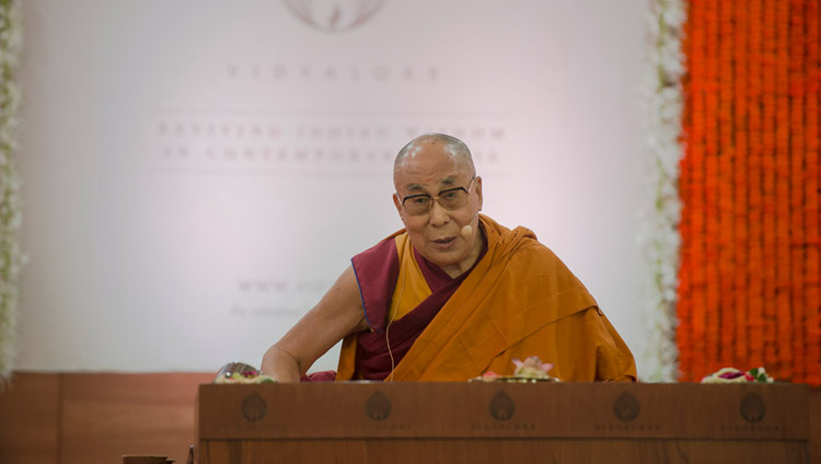 Sua Santità il Dalai Lama durante il secondo giorno di insegnamenti al Somaiya Vidyavihar Campus di Mumbai, 9 dicembre 2017. Foto di Lobsang Tsering