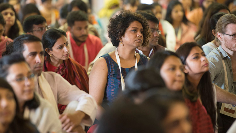 Il pubblico ascolta Sua Santità il Dalai Lama durante la seconda giornata di insegnamenti al Somaiya Vidyavihar Campus di Mumbai, 9 dicembre 2017. Foto di Lobsang Tsering
