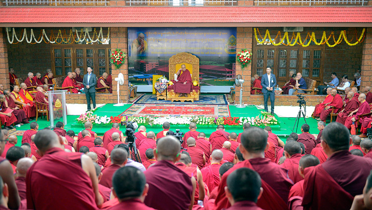 Sua Santità il Dalai Lama parla all'inaugurazione del Meditation & Science Center presso il Monastero Drepung Loseling, Mundgod, 14 dicembre 2017. Foto di Lobsang Tsering