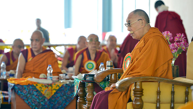 Sua Santità il Dalai Lama parla all'inaugurazione della nuova area per il dibattito del monastero femminile Jangchub Choeling di Mundgod, 15 dicembre 2017. Foto di Lobsang Tsering