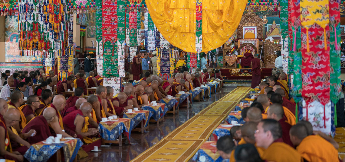 La Sala di Sera Lachi durante la cerimonia di benvenuto per Sua Santità il Dalai Lama a Bylakuppe, 19 dicembre 2017. Foto di Tenzin Choejor