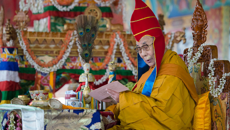 Sua Santità il Dalai Lama durante l’iniziazione di Hayagriva nel monastero di Sera Jey a Bylakuppe, 20 dicembre 2017. Foto di Lobsang Tsering