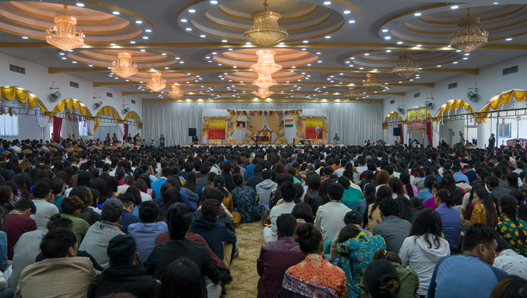 La King's Court del Palace Ground con oltre 2500 membri delle comunità tibetane e himalayane durante il discorso di Sua Santità il Dalai Lama a Bengaluru, 25 dicembre 2017. Foto di Tenzin Choejor