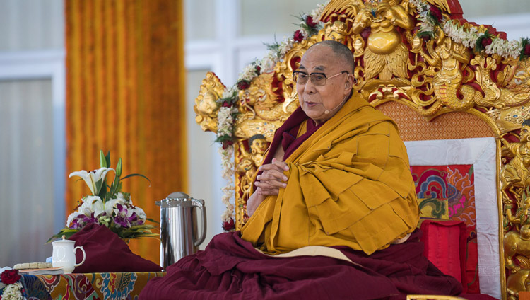 Sua Santità il Dalai Lama durante il terzo giorno di insegnamenti a Bodhgaya, Bihar, India, 7 gennaio 2018. Foto di Lobsang Tsering