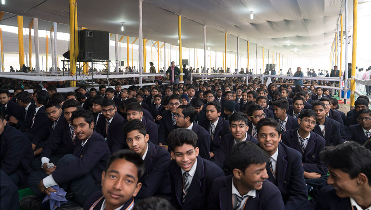 Alcuni degli oltre 7.000 studenti del Bihar presenti al discorso di Sua Santità il Dalai Lama sui valori universali. Bodhgaya, Bihar, India, il 25 gennaio 2018. Foto di Lobsang Tsering