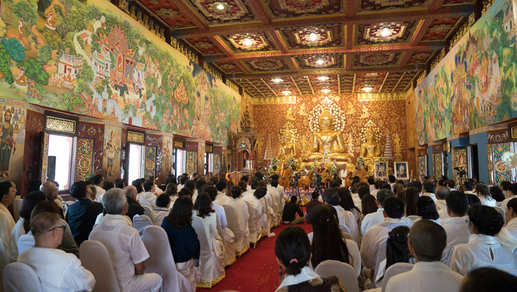 L’interno del nuovo tempio di Wat Pa Buddhagaya Vanaram durante la cerimonia di inaugurazione con Sua Santità il Dalai Lama a Bodhgaya, Bihar, India, il 25 gennaio 2018. Foto di Lobsang Tsering