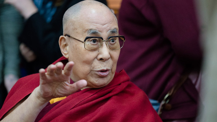 Sua Santità il Dalai Lama durante le presentazioni nell'ultimo giorno della Mind & Life Conference, presso il Tempio Tibetano Principale a Dharamsala, India, 16 marzo 2018. Foto di Tenzin Choejor