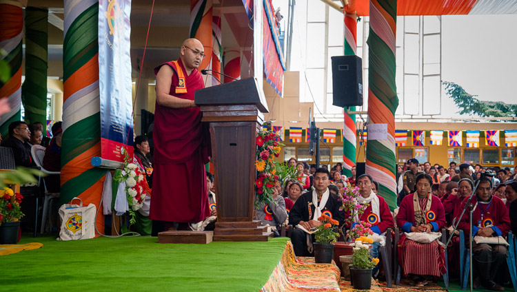 Il Venerabile Khenpo Sonam Tenphel, portavoce del governo tibetano in esilio, interviene durante la celebrazione “Grazie India” presso il Tempio Tibetano Principale di Dharamsala, India, 31 marzo 2018. Foto di Tenzin Choejor