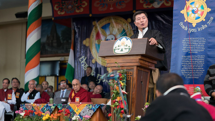 Il dottor Lobsang Sangay durante il suo intervento nel corso della celebrazione “Grazie India” presso il Tempio Tibetano Principale di Dharamsala, India, 31 marzo 2018. Foto di Tenzin Choejor