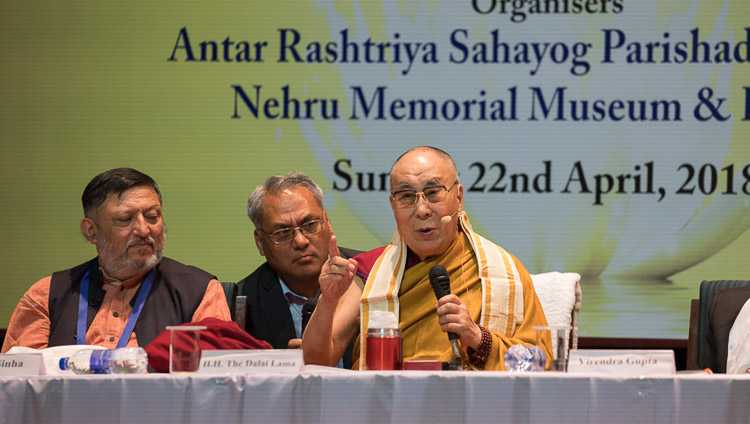 Sua Santità il Dalai Lama al Nehru Memorial Museum and Library Auditorium di Nuova Delhi. 22 aprile 2018, foto di Tenzin Choejor