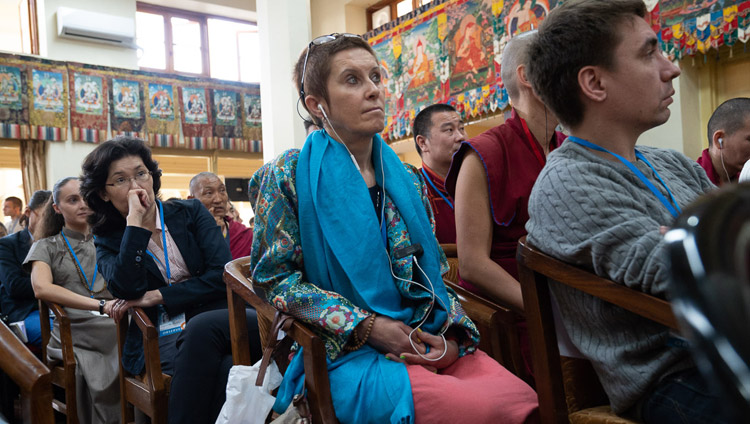Il pubblico ascolta la presentazione della dottoressa Namdol Lhamo, il secondo giorno del Dialogo tra Studiosi Russi e Buddhisti a Dharamsala, India il 4 maggio 2018. Foto di Tenzin Choejor