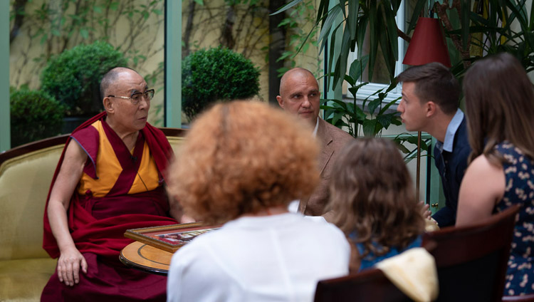 Sua Santità il Dalai Lama durante un'intervista al canale lrytas.tv di Vilnius, Lituania, il 13 giugno 2018. Foto di Tenzin Choejor