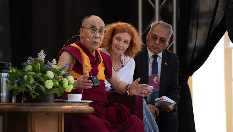 Sua Santità il Dalai Lama ha parlato all'Università di Vilnius a Vilnius, Lituania, il 13 giugno 2018. Foto di Tenzin Choejor