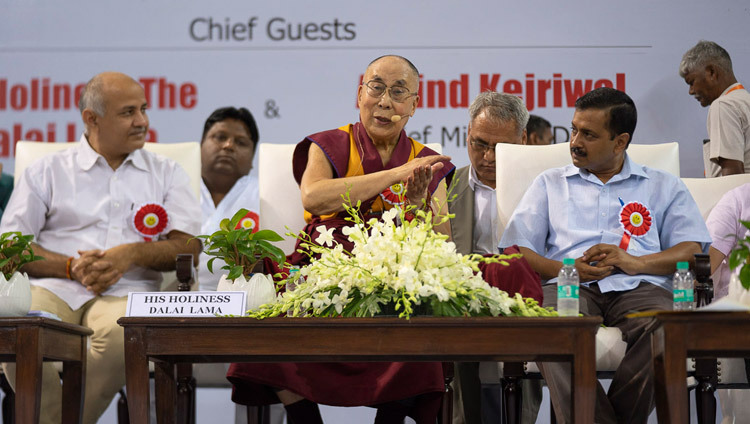 Sua Santità il Dalai Lama risponde alle domande del pubblico durante il suo discorso in occasione del lancio del "Curriculum della felicità" per le scuole governative di Delhi. Nuova Delhi, India, 2 luglio 2018. Foto di Tenzin Choejor