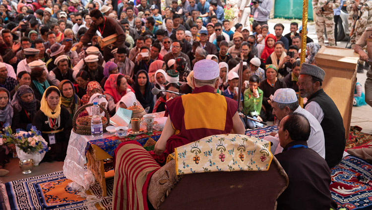 Sua Santità il Dalai Lama incontra la comunità musulmana presso il Diskit Jama Masjid di Diskit, Nubra Valley, India, il 13 luglio 2018. Foto di Tenzin Choejor