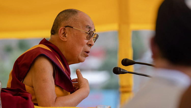 Sua Santità il Dalai Lama durante il suo discorso all’Hussaini Park di Kargil, Ladakh,India, il 25 luglio 2018. Foto di Tenzin Choejor