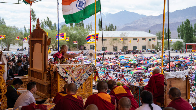 Sua Santità il Dalai Lama durante la sua visita alla scuola Choglamsar di Leh, Ladakh, India, il 1° agosto 2018. Foto di Tenzin Choejor