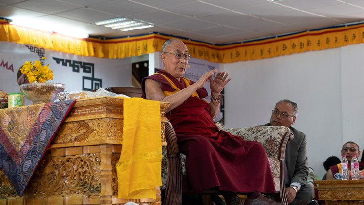 Sua Santità il Dalai Lama parla agli studenti e al personale del Eliezer Joldan Memorial College di Leh, Ladakh, India, il 2 agosto 2018. Foto di Tenzin Choejor