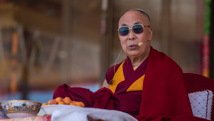Sua Santità il Dalai Lama durante il pranzo d'addio allo Shewatsel. Leh, Ladakh, India, il 3 agosto 2018. Foto di Tenzin Choejor