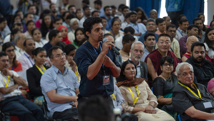 Domande e risposte con il pubblico durante la conferenza di Sua Santità il Dalai Lama al Goa Institute of Management di Bambolim, Goa, India, l'8 agosto 2018. Foto di Tenzin Choejor