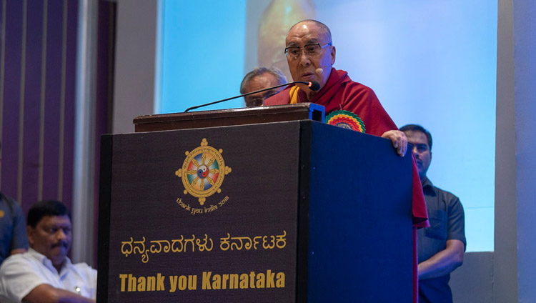 Sua Santità il Dalai Lama durante l'evento Thank You Karnataka a Bangalore, Karnataka, India, il 10 agosto 2018. Foto di Tenzin Choejor