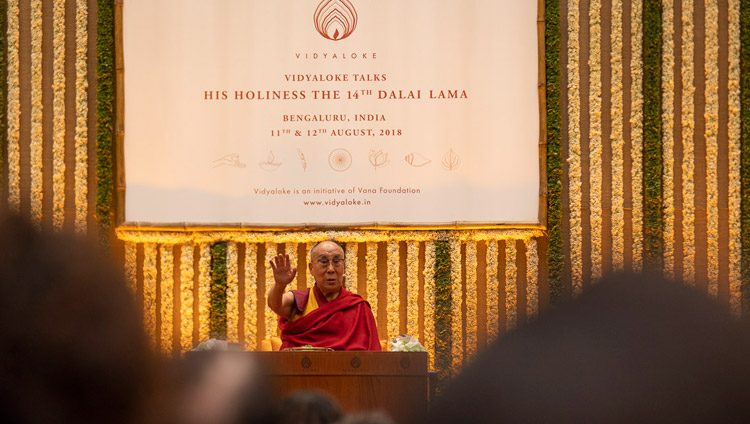 Sua Santità il Dalai Lama durante il suo discorso a Bangalore, Karnataka, India, il 12 agosto 2018. Foto di Tenzin Choejor