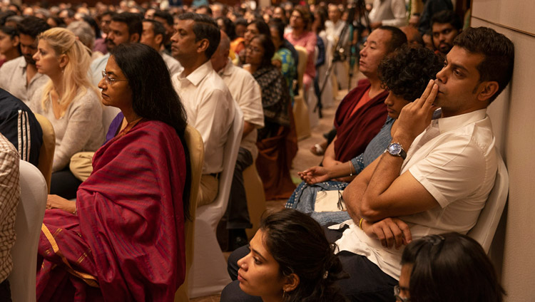 Alcune delle oltre mille persone che hanno partecipato alla conferenza di Sua Santità il Dalai Lama a in Bangalore, Karnataka, India, il 12 agosto 2018. Foto di Tenzin Choejor