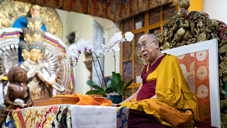 Sua Santità il Dalai Lama durante il secondo giorno dei suoi insegnamenti al Tempio Tibetano Principale a Dharamsala, India, il 5 settembre 2018. Foto di Tenzin Choejor