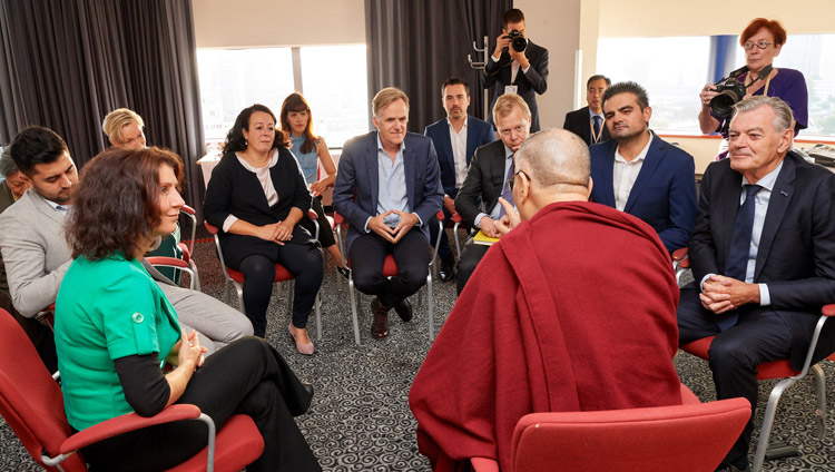 Sua Santità il Dalai Lama incontra i parlamentari olandesi a Rotterdam, Paesi Bassi, il 17 settembre 2018. Foto di Olivier Adam