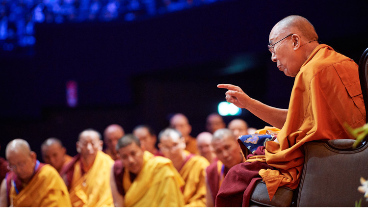 Sua Santità il Dalai Lama durante il suo insegnamento all'Ahoy Arena di Rotterdam, Paesi Bassi, il 17 settembre 2018. Foto di Olivier Adam