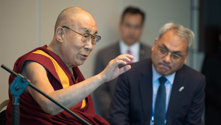 Sua Santità il Dalai Lama durante la conferenza stampa organizzata presso il suo hotel di Zurigo, Svizzera, il 21 settembre 2018. Foto di Manuel Bauer