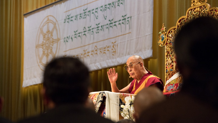 Sua Santità il Dalai Lama si rivolge al pubblico del Tibet Institute Rikon in occasione del 50° anniversario, a Winterthur, Svizzera, il 22 settembre 2018. Foto di Manuel Bauer