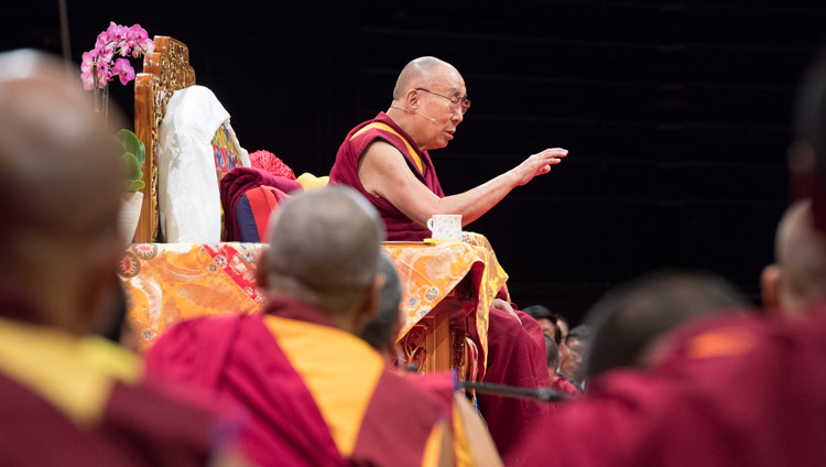 Sua Santità il Dalai Lama incontra i suoi connazionali e i sostenitori della causa tibetana all'Hallenstadion di Zurigo, Svizzera, il 23 settembre 2018. Foto di Manuel Bauer