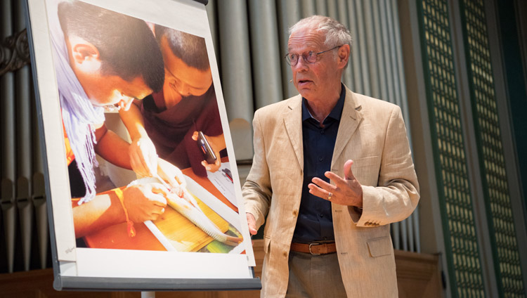 Rudolf Högger dell'Istituto Tibetano Rikon, durante il suo intervento all’Università di Scienze Applicate di Zurigo, Winterthur, Svizzera, Zurigo, il 24 settembre 2018. Foto di Manuel Bauer