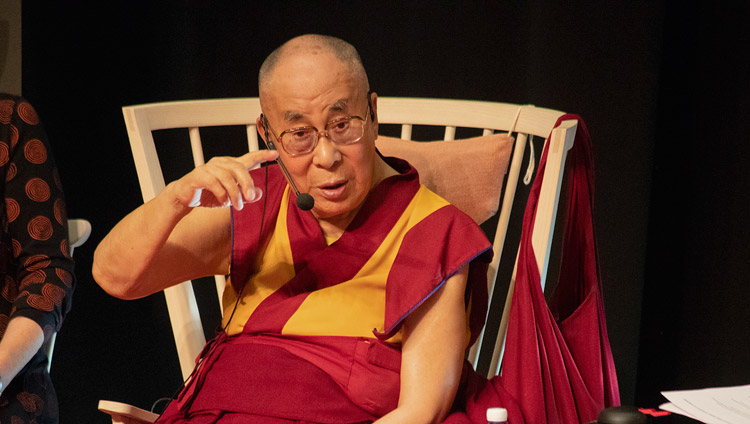 Sua Santità il Dalai Lama si rivolge agli studenti dell'Università di Malmö (Svezia), il 13 settembre 2018. Foto di Erik Törner/IM