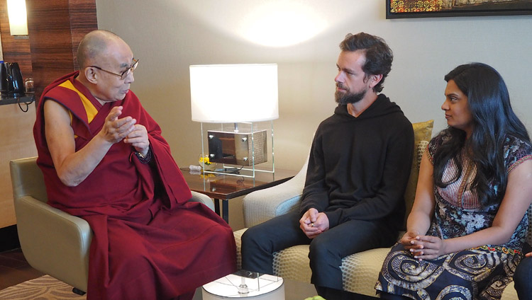 Sua Santità il Dalai Lama e Jack Dorsey, cofondatore e CEO di Twitter, a Nuova Delhi, India, il 10 novembre 2018. Foto di Jeremy Russell