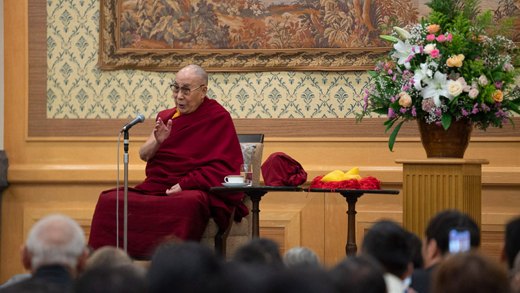 Sua Santità il Dalai Lama incontra oltre trecento fedeli tibetani e bhutanesi a Tokyo, Giappone, il 20 novembre 2018. Foto di Tenzin Choejor