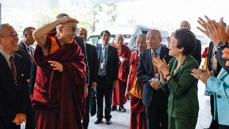 Sua Santità il Dalai Lama prima dell’incontro con i membri del Gruppo parlamentare giapponese per il Tibet, il 20 novembre 2018 a Tokyo. Foto di Tenzin Jigme