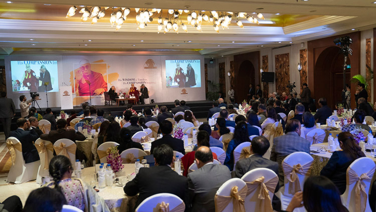 La Maurya Sheraton Convention Hall durante il discorso di Sua Santità il Dalai Lama agli imprenditori e ai manager. Nuova Delhi, India, il 10 dicembre 2018. Foto di Tenzin Choejor