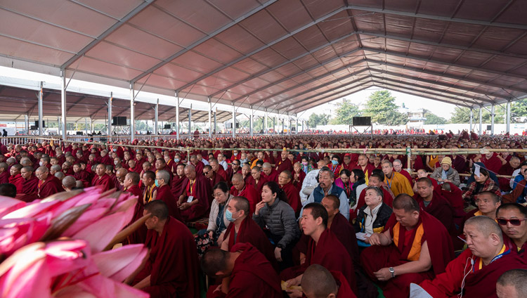 Oltre quindicimila persone assistono all'insegnamento di Sua Santità il Dalai Lama presso il Kalachakra Ground di Bodhgaya, India, il 24 dicembre 2018. Foto di Lobsang Tsering