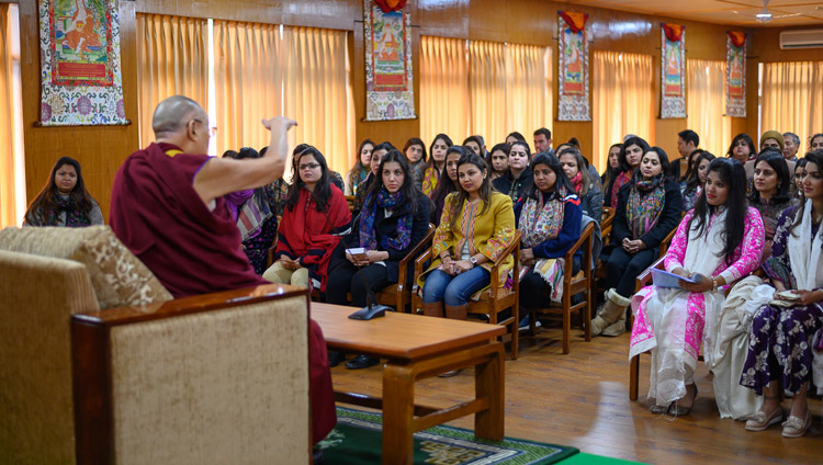 Sua Santità il Dalai Lama incontra  75 membri della Young FICCI Ladies Organisation presso la sua residenza a Dharamsala, India, il 18 febbraio 2019. Foto di Tenzin Choejor