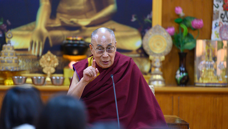 Sua Santità il Dalai Lama durante l’udienza con le donne della Young FICCI Ladies Organisation presso la sua residenza a Dharamsala, India, il 18 febbraio 2019. Foto di Tenzin Choejor