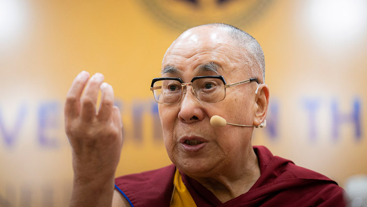 Sua Santità il Dalai Lama interviene alla conferenza "Celebrare la diversità nel mondo musulmano" presso il Centro Internazionale dell'India a Nuova Delhi, India, il 15 giugno 2019. Foto di Tenzin Choejor