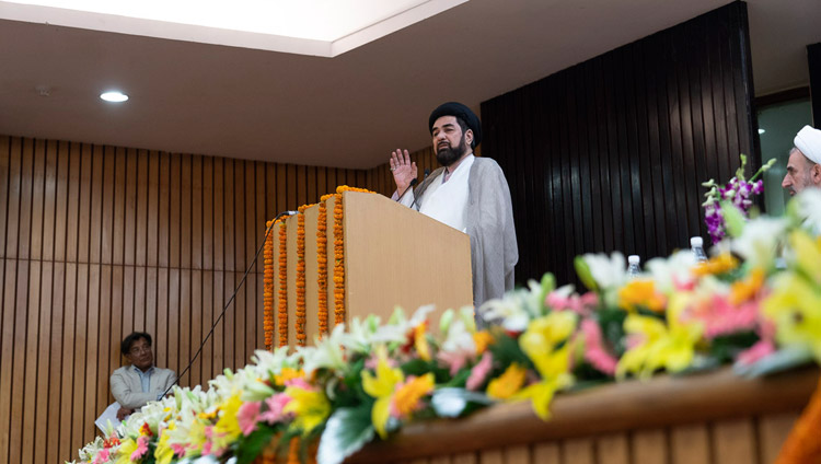Maulana Syed Kalbi Jawad Naqavi, insegnante sciita di Lucknow, interviene alla conferenza "Celebrating Diversity in the Muslim World" presso l'India International Centre di Nuova Delhi, India, il 15 giugno 2019. Foto di Tenzin Choejor