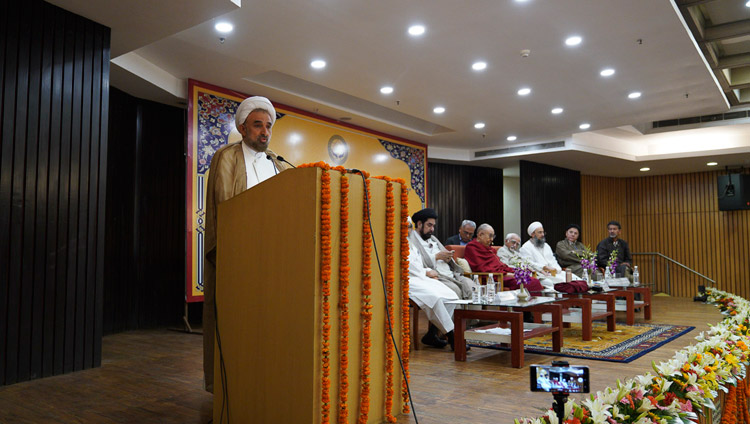 Mohammed Husain Mokhtari, Cancelliere dell'Università Islamica Madhaheb di Teheran, Iran, durante la conferenza "Celebrating Diversity in the Muslim World" presso l'India International Centre di Nuova Delhi, India, il 15 giugno 2019. Foto di Tenzin Choejor