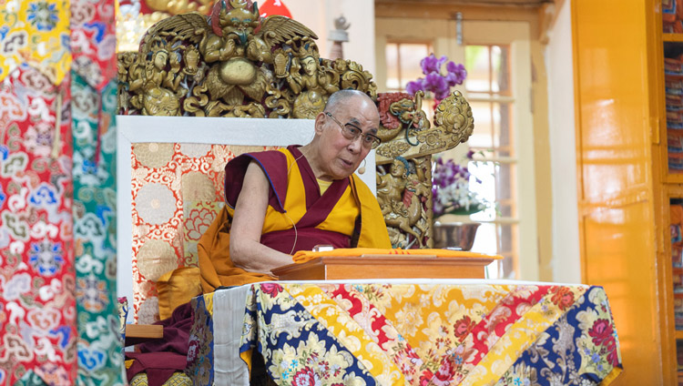 Sua Santità il Dalai Lama durante il secondo giorno di insegnamenti presso il Tempio Tibetano Principale a Dharamsala, (India), il 5 settembre 2019. Foto di Tenzin Choejor