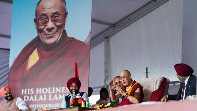 Sua Santità il Dalai Lama durante il suo discorso alla Chandigarh University di Chandigarh, India, il 15 ottobre 2019. Foto di Tenzin Choejor